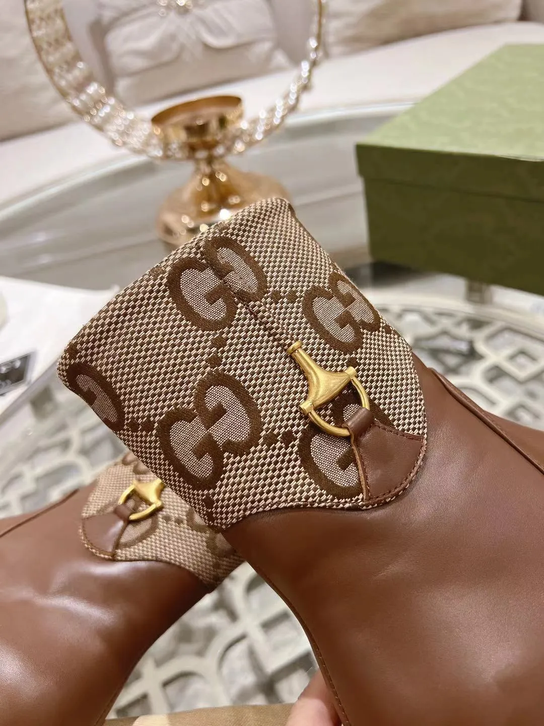 👟👟Ex-factory price 600👟👟 Gucci's latest popular half-horsebit detail boots for autumn and winter, European and American punk style riding boots, horsebit detail boots, the same style as the big-name street style darlings of European and American stars. Upper: Calfskin imported from Italy Size: 35-42#